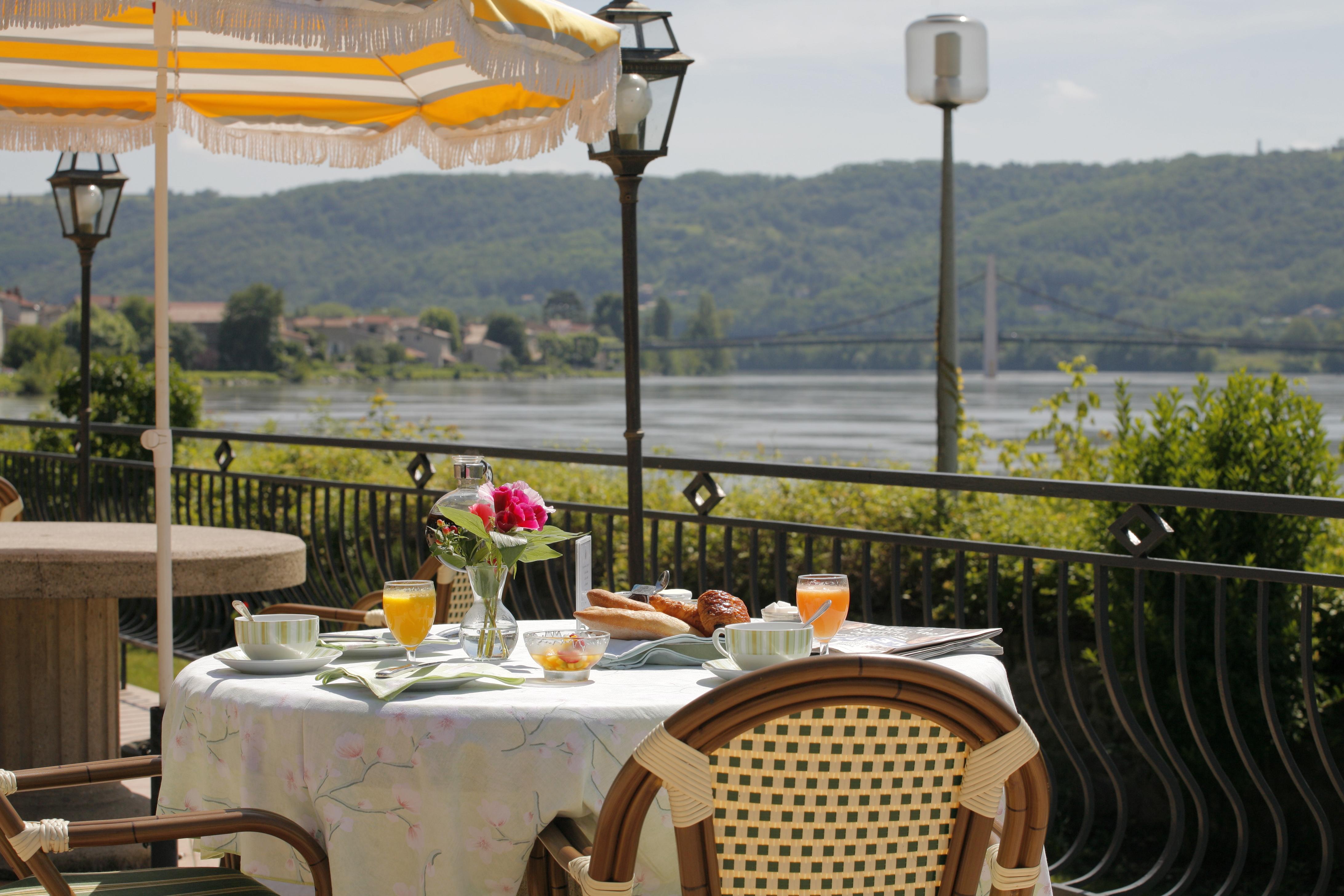 Hotel Beau Rivage Condrieu Εξωτερικό φωτογραφία